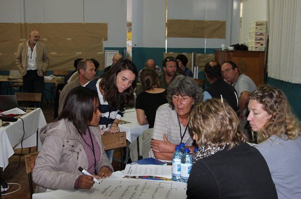 Dialogues such as this one, facilitated by SRU students and academics, help conservationists, farmers, township residents and business people find common ground around a common problem, in this case water security. Photo by Dirk Roux.